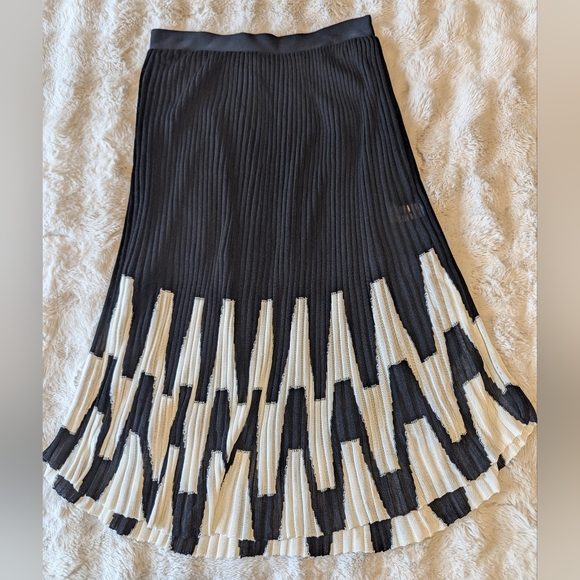 Missoni Black and White Pleated Midi Skirt - Picture 2 of 5